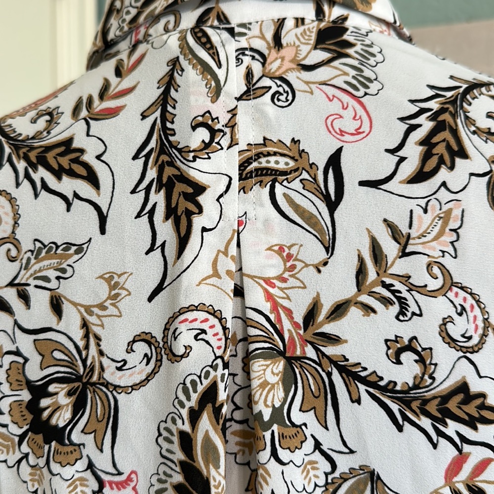 White House black market button down blouse with floral print